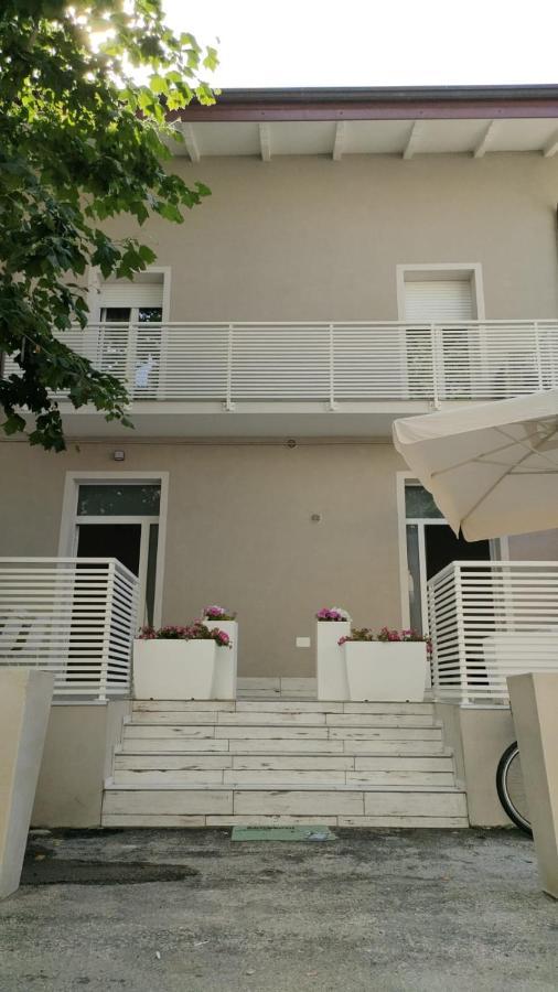 Appartamenti Diffusi Di Villa Fiorita Con Accesso Alle Piscine Della Struttura Principale Cattolica Eksteriør billede