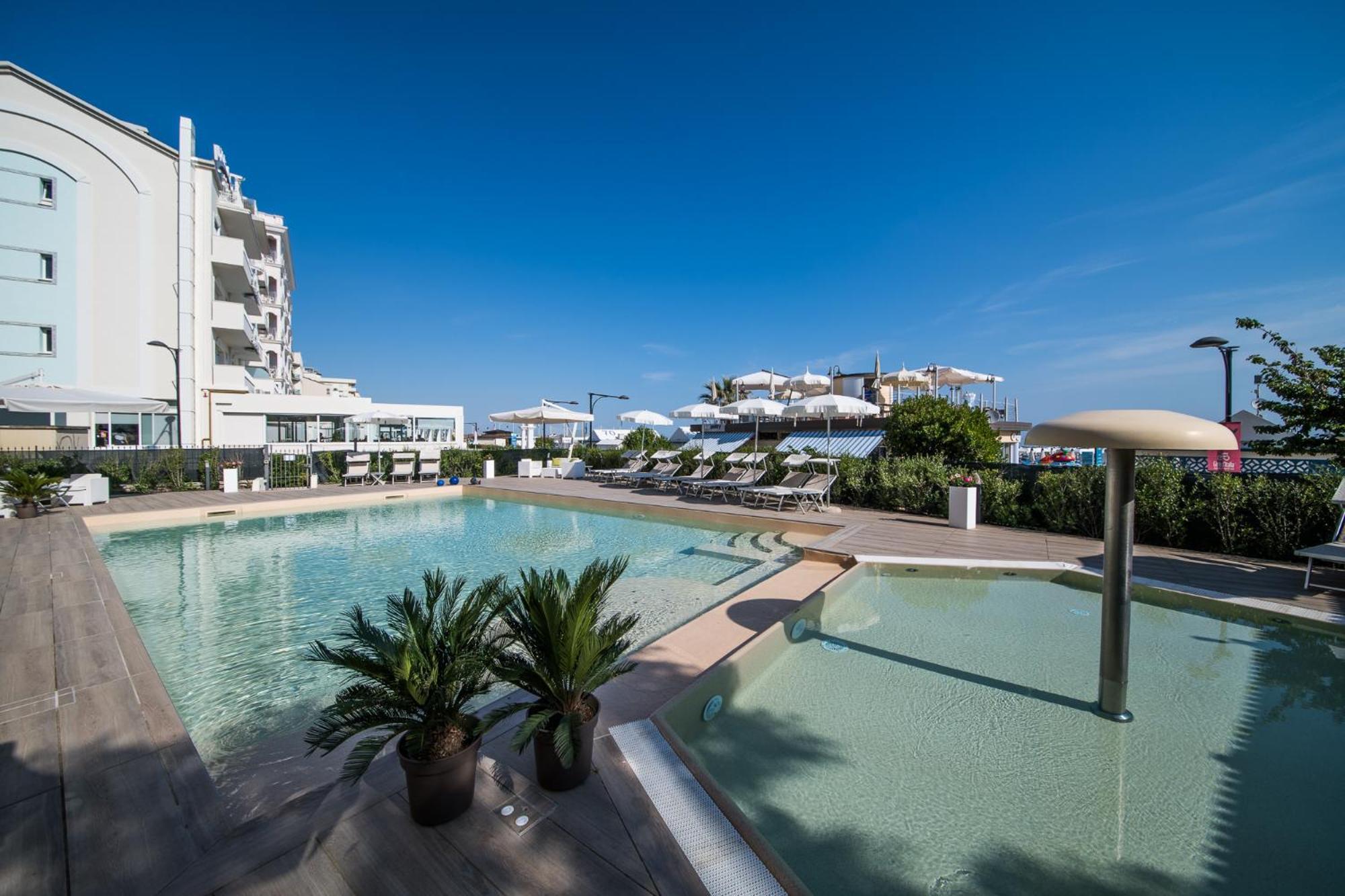 Appartamenti Diffusi Di Villa Fiorita Con Accesso Alle Piscine Della Struttura Principale Cattolica Eksteriør billede